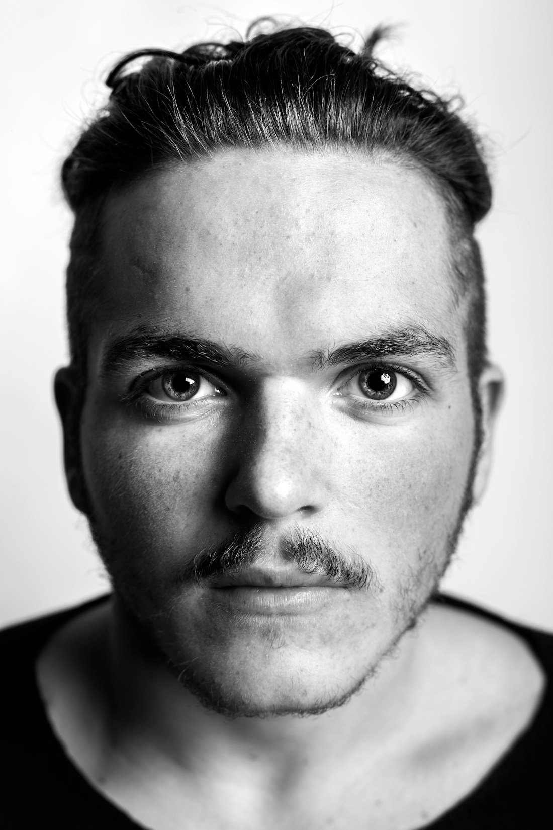 Portrait en noir et blanc — image d’illustration